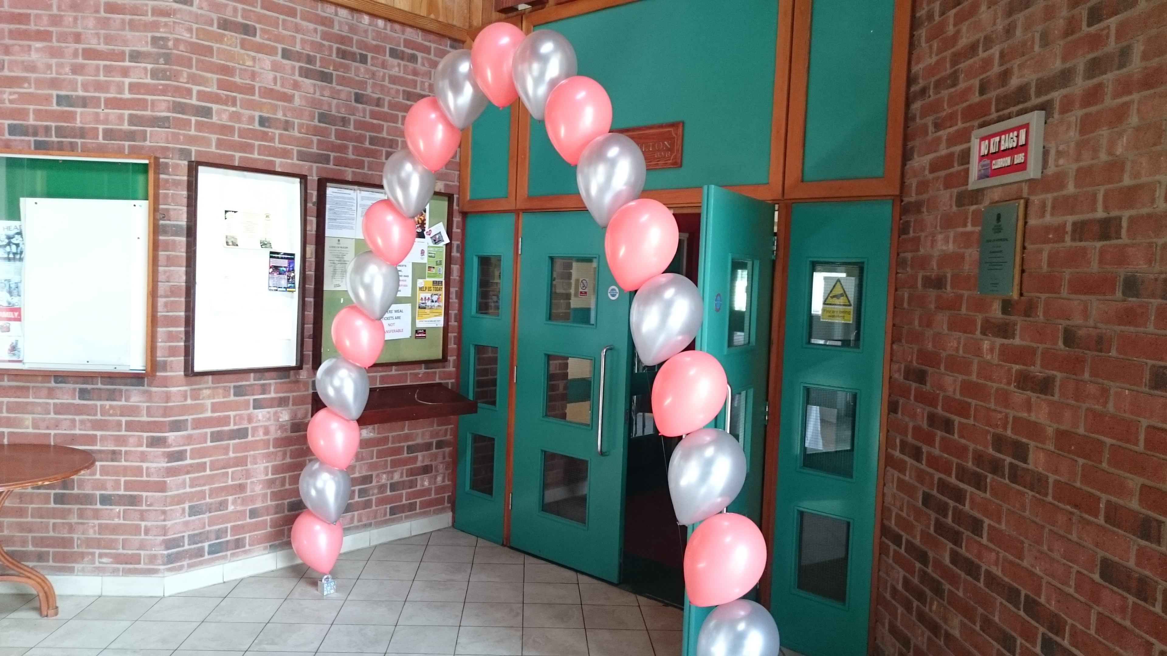 You are currently viewing Balloons for a wedding reception at the Broad Street Rugby Football Club in Binley Wood Coventry.