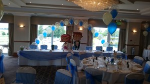 Read more about the article Lovely Wedding Reception at The Windmill Village Hotel. Some fantastic balloons to compliment the room.