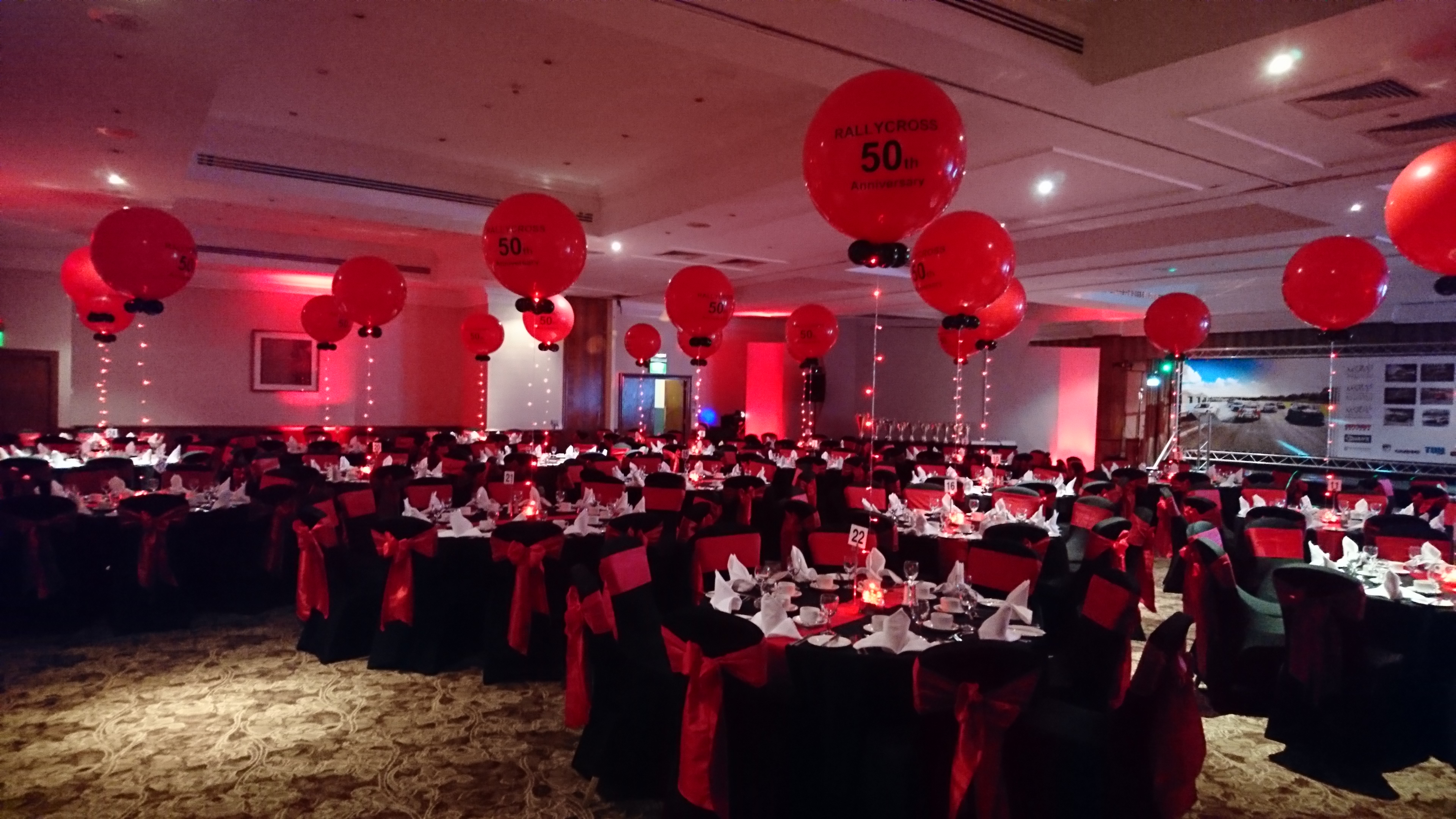 Read more about the article Championship at Double Tree Hilton Walsgrave. Large 3 foot Balloons with logos, led lights and weights
